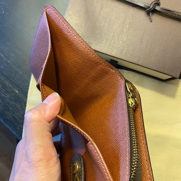 🛑SOLD🛑 Authentic Louis Vuitton Compact Wallet - Picture 4 of 12